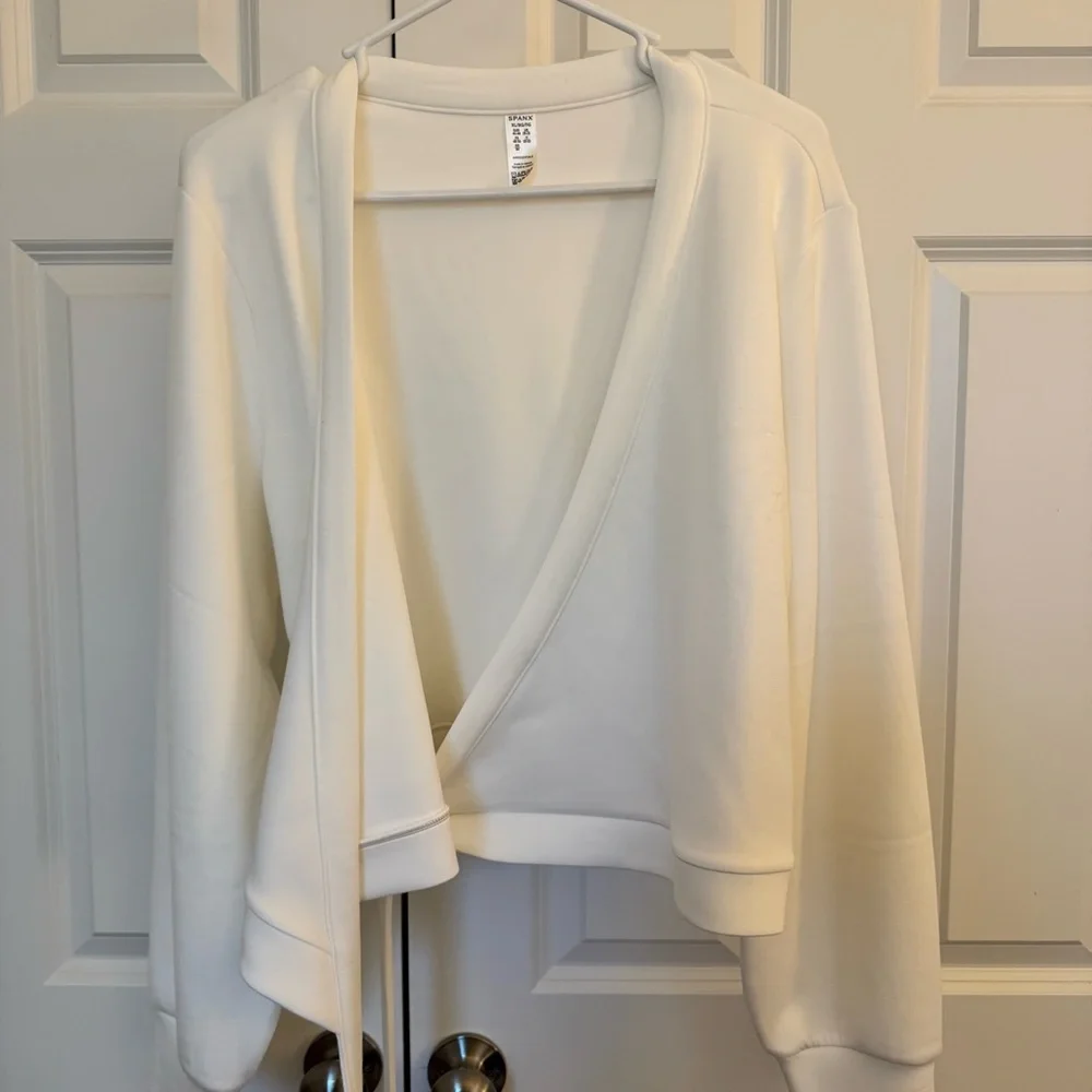 SPANX AirEssentials Ballet Wrap in Powder, Size XL - Picture 4 of 8